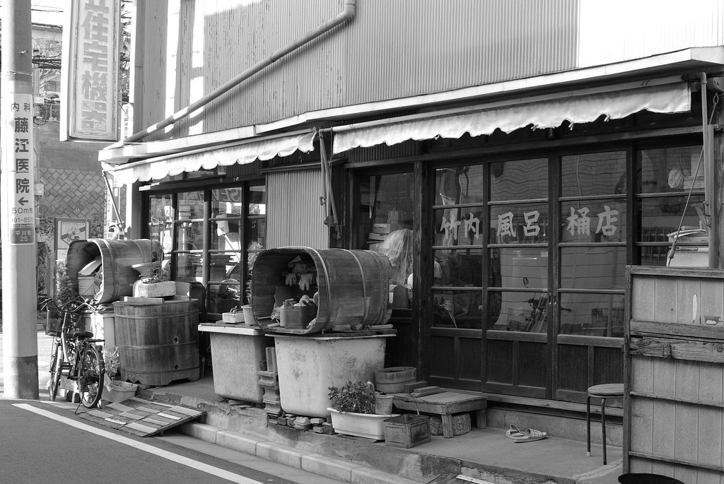 【ノスタルジー】歴史を感じる風呂桶店