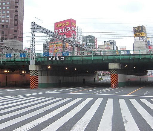 静寂の新宿大ガード