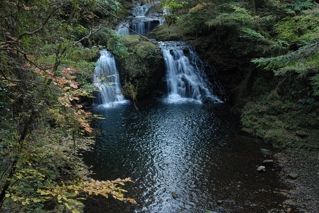 赤目の滝群の一つ