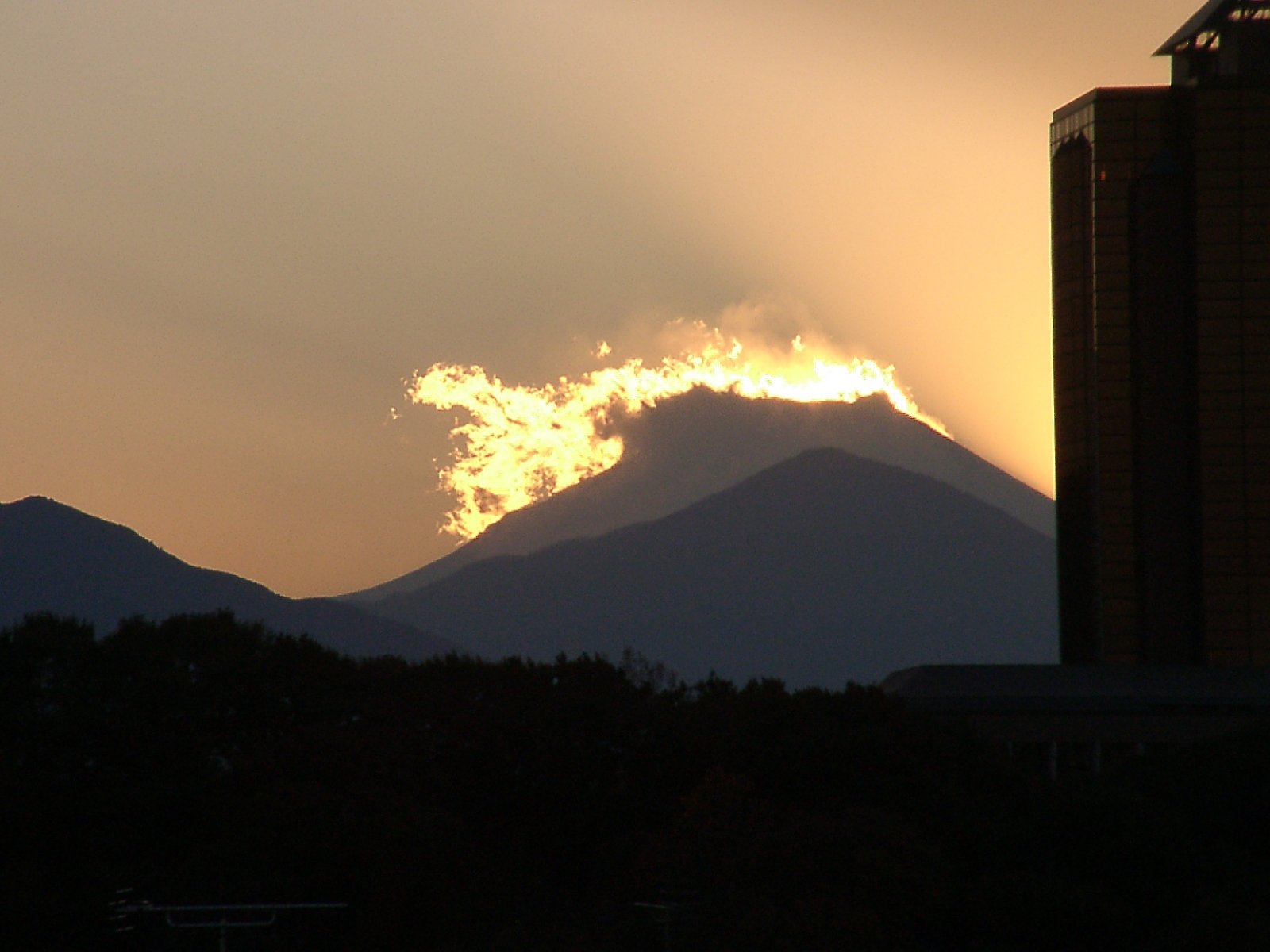 《番外》 今夕の〝燃える富士〟