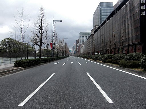 静かな道