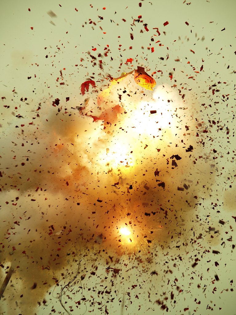 爆竹爆発