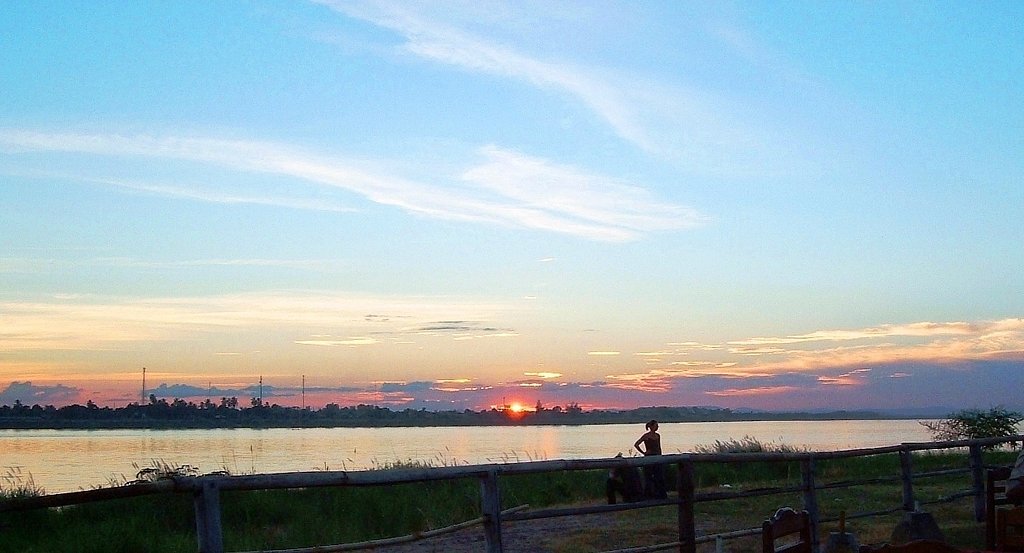 【トキメキの色】　メコン河の夕日