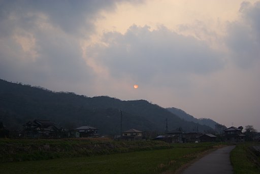 黄砂気味の橙色の夕日！