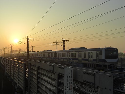 旭日を背に