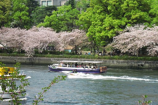 かっ飛び花見舟...１