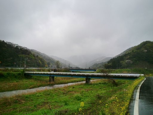 雨降りの東の空