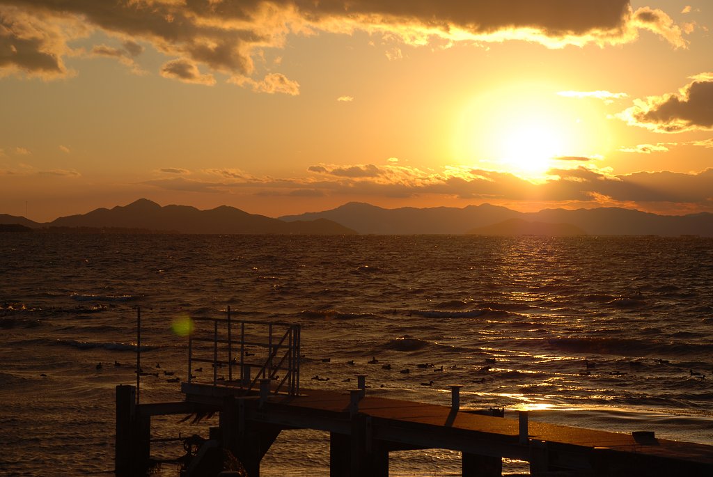 琵琶湖の夕暮れ
