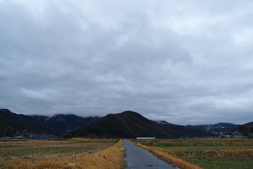 トテモ暗くコントラストの強い夜明け！