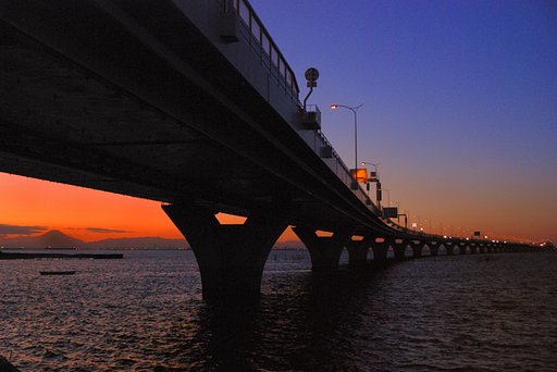 アクアラインと富士の夕日