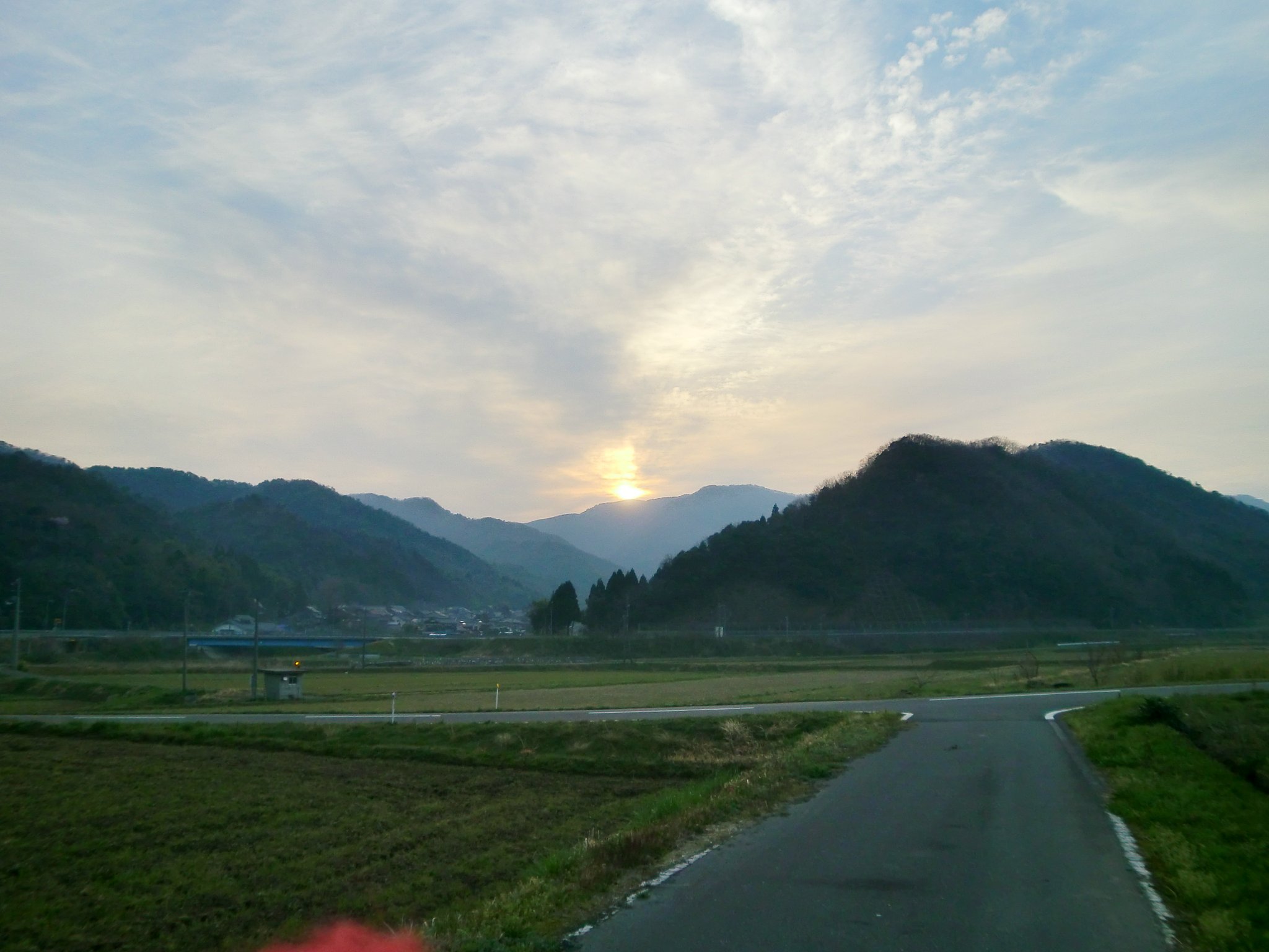 朧な朝日の出