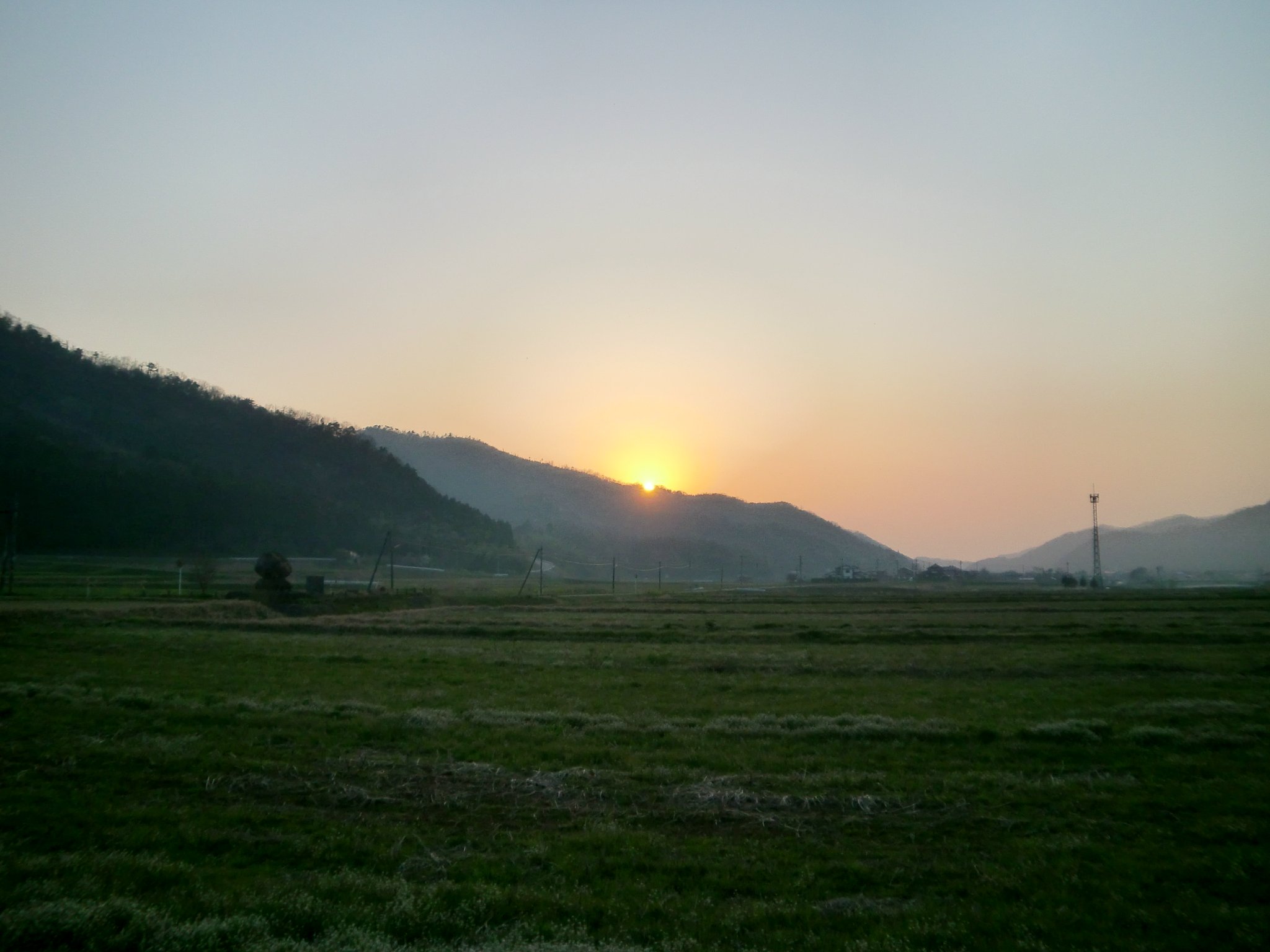 太陽が黄色い夕焼け！
