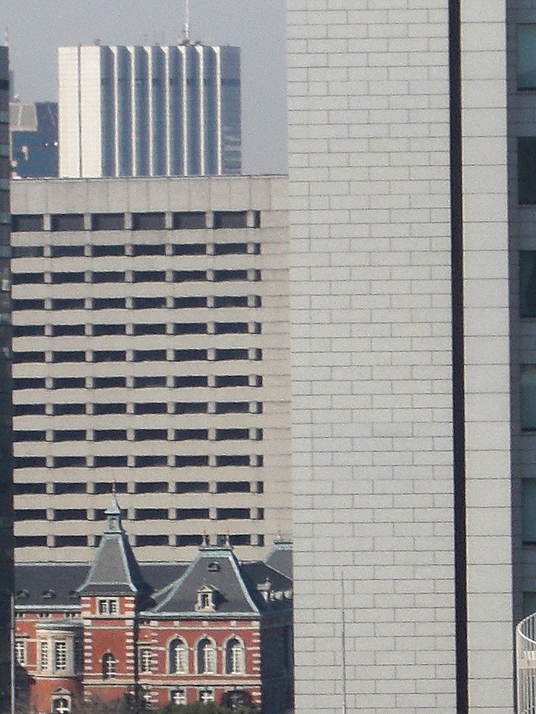 ビル間の煉瓦造建物