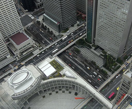 都庁前広場付近の風景