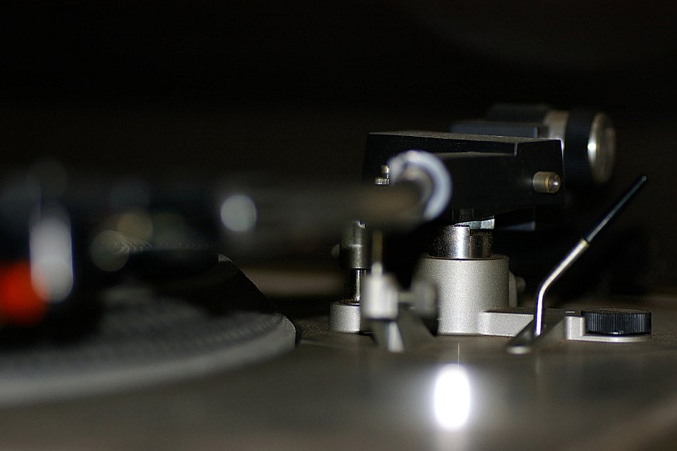 Arm of phonograph