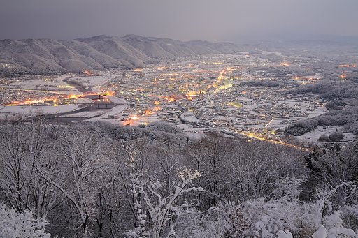 霧の街は雪の中