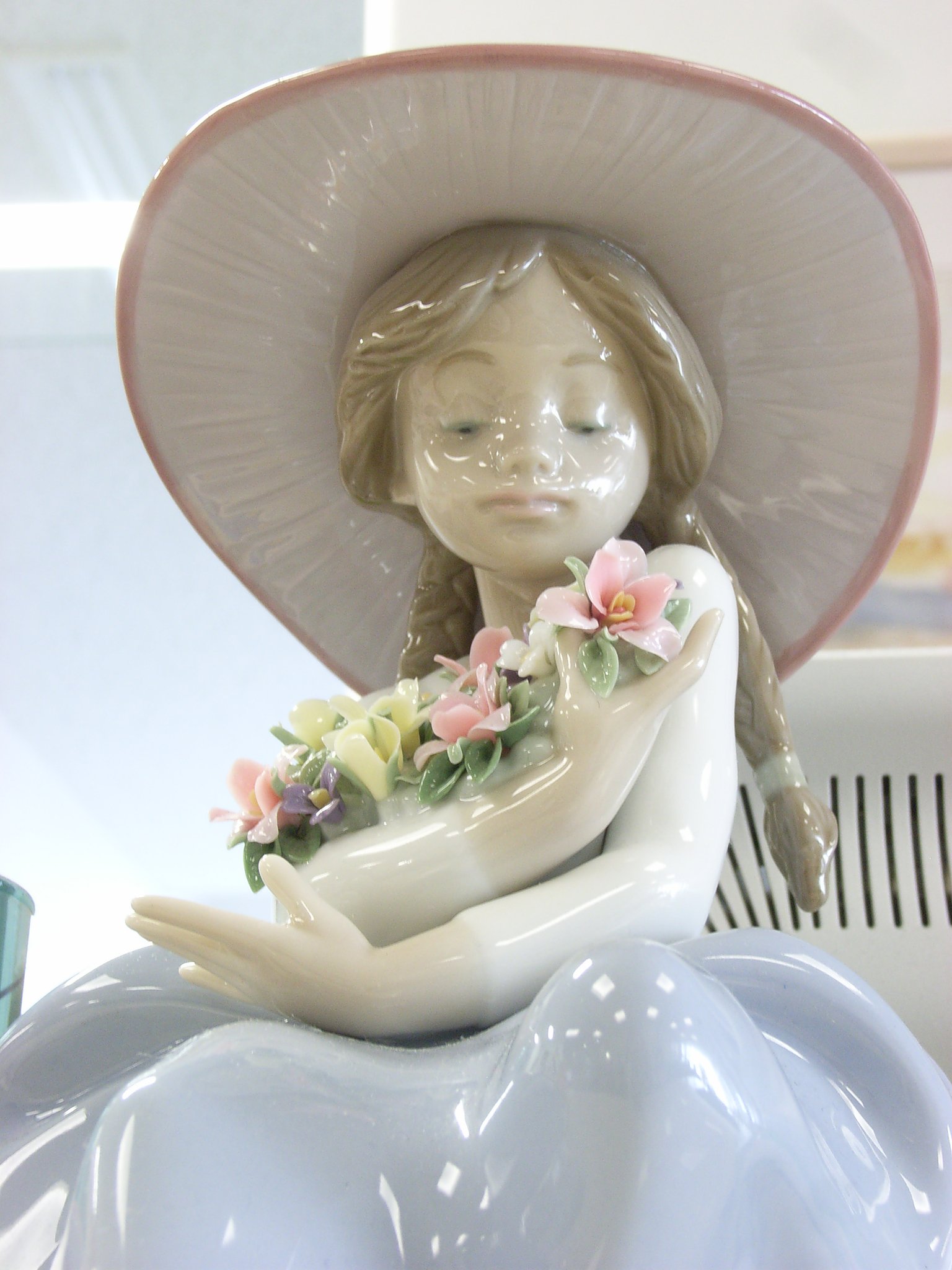 【彩】花を愛でる少女