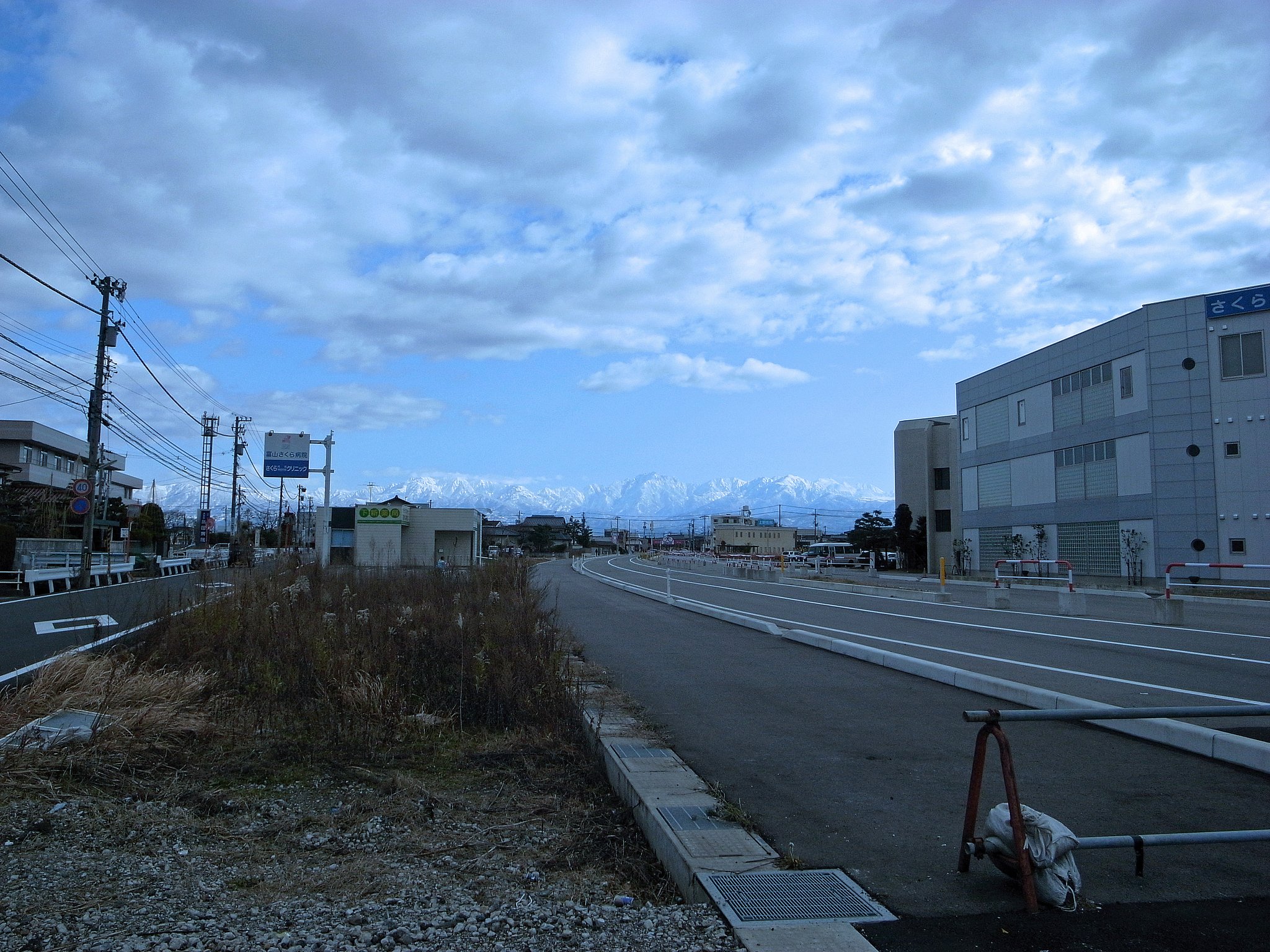 立山へ続く道