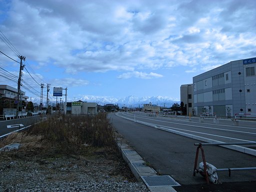 立山へ続く道
