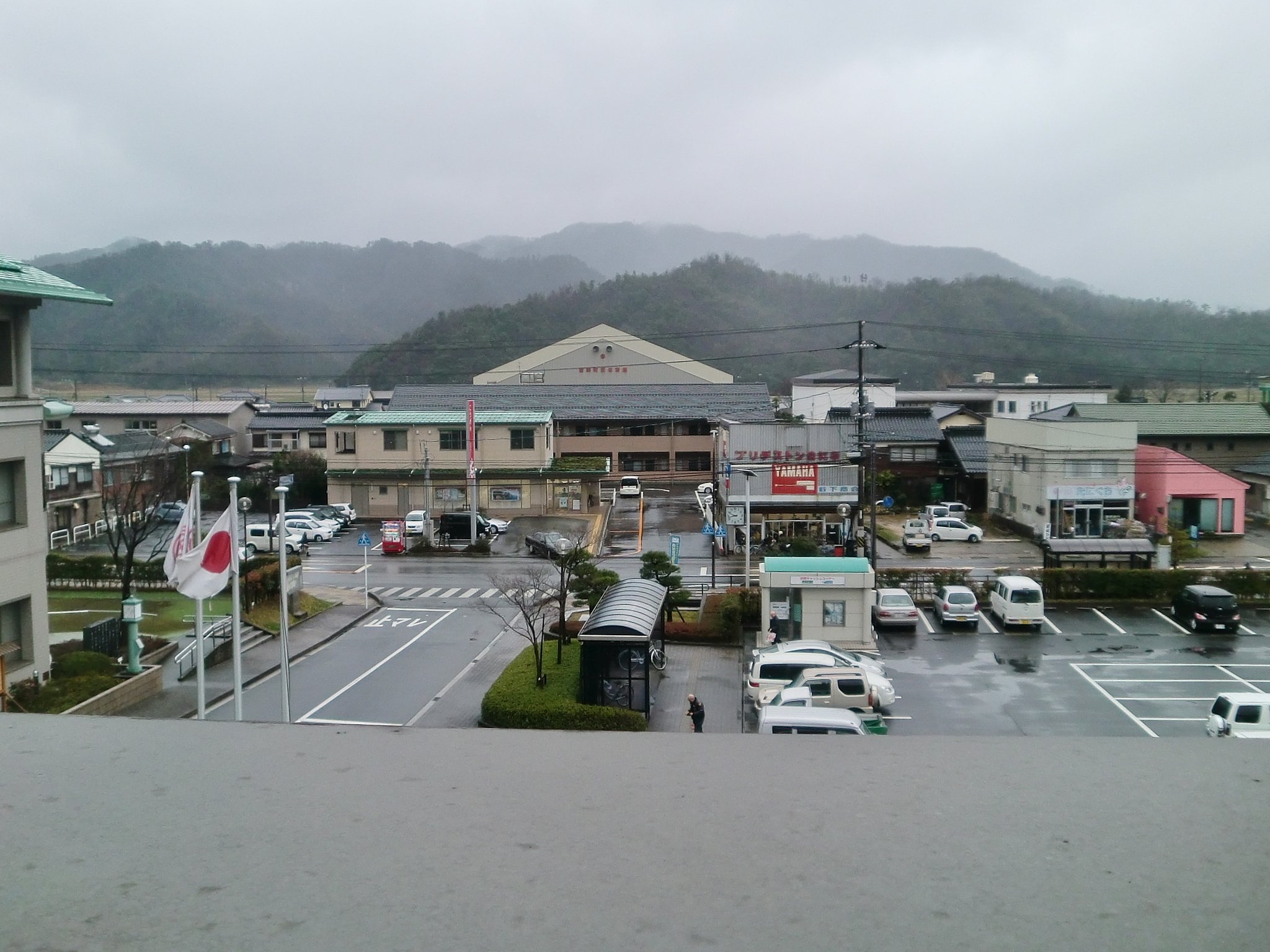 役場3階からの岩美駅前