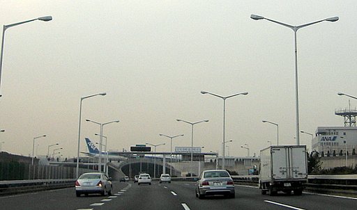 羽田空港誘導路のジェット機