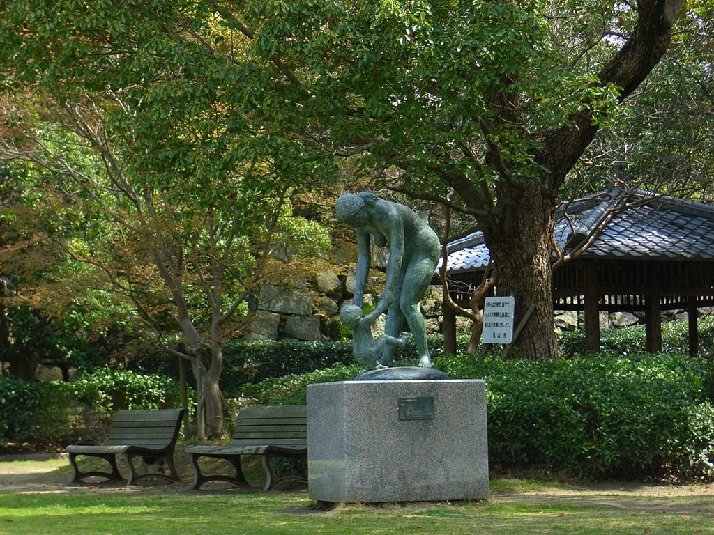 母子像のある公園