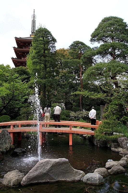 塔のある風景
