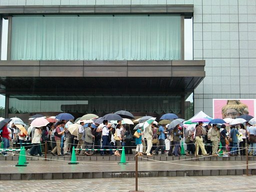 雨にもめげず