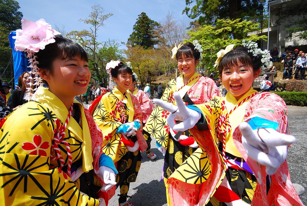 春祭りは、やっぱ綺麗所でなくっや〜