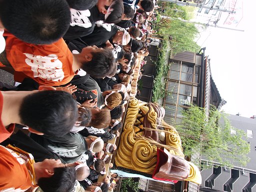 獅子の後から