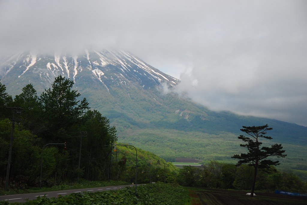 残雪の羊蹄山