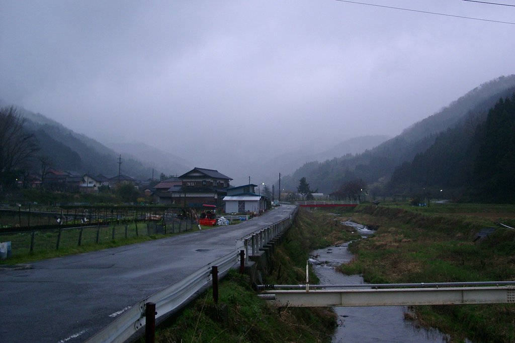 雨と風の今朝の空