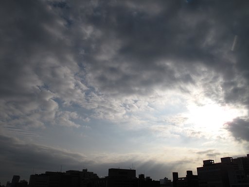 うねる空・・