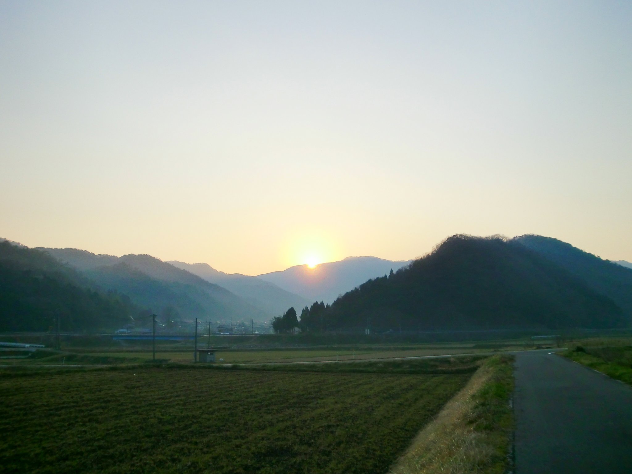 今朝も黄砂気味の朝日の出