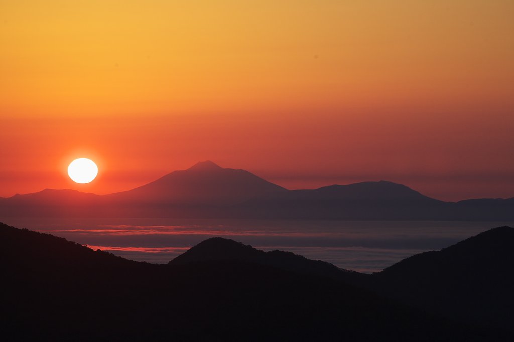 【ザ・ワールド】 北の島　国後の夜明け