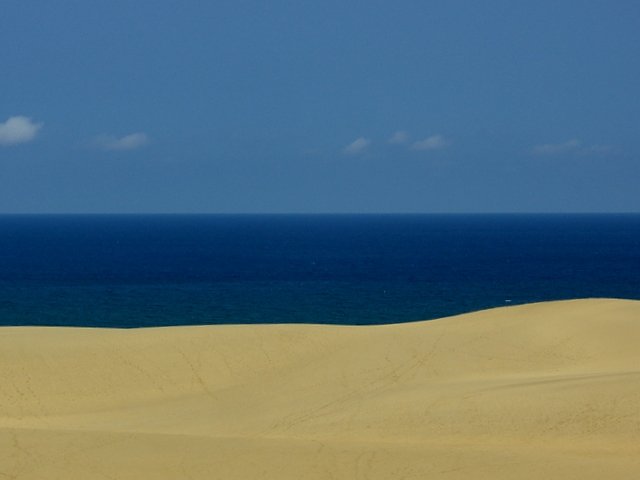 砂丘と海