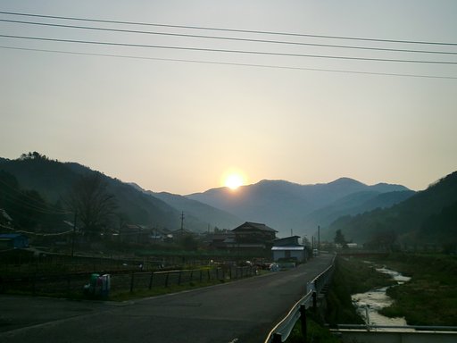 久しぶりの夕焼け色の朝日の出