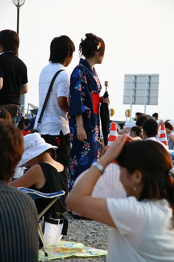 【花火大会】どこに座ろう…