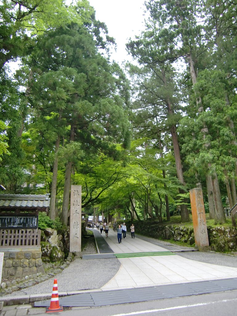 永平寺の正門の門柱