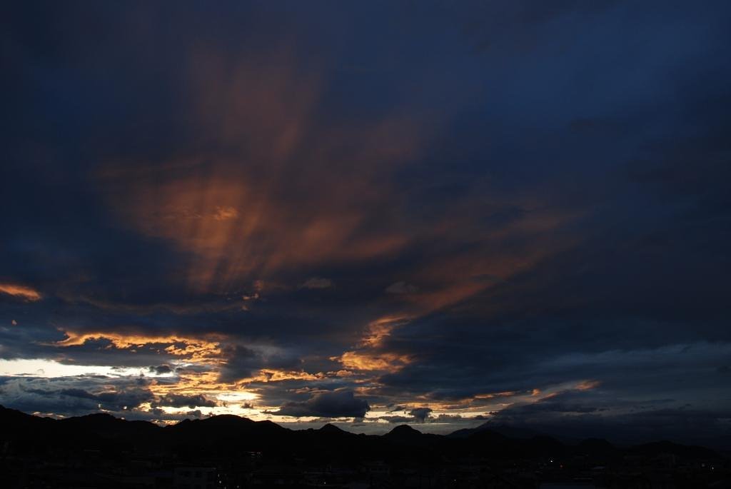 激しい夕景富士