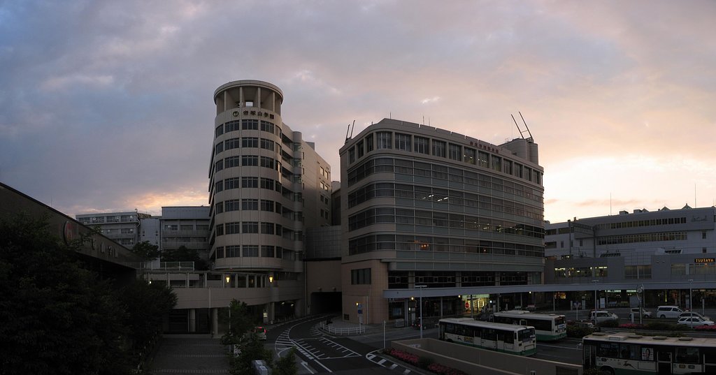 学園前で