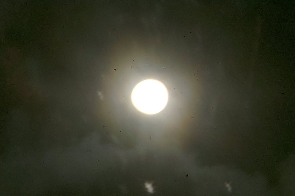 針穴の太陽