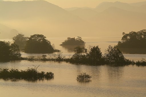 裏磐梯秋元湖のサンライズ