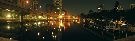 中之島の夜は更けて