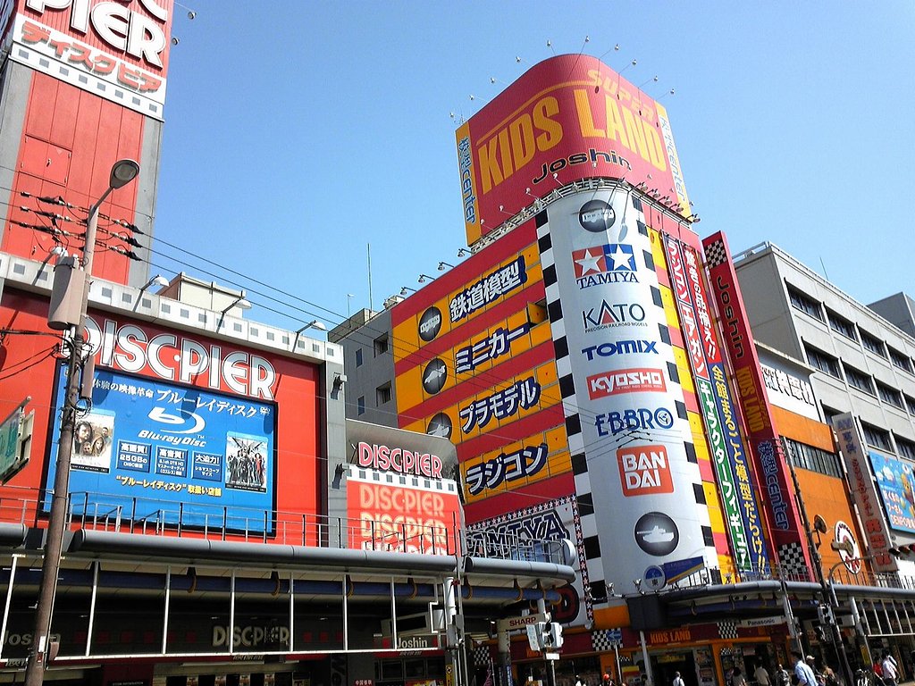 日本橋も模型とビデオ屋ばかり