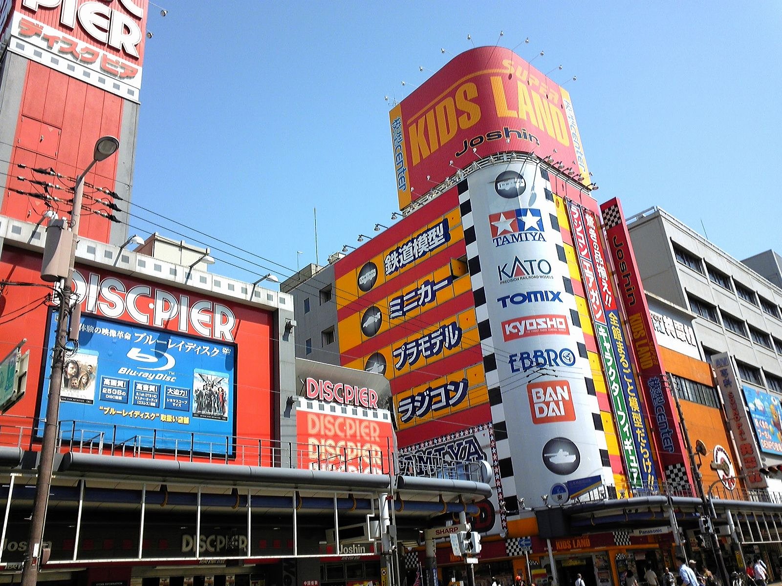 日本橋も模型とビデオ屋ばかり