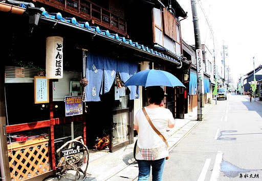 犬山城下町を行く