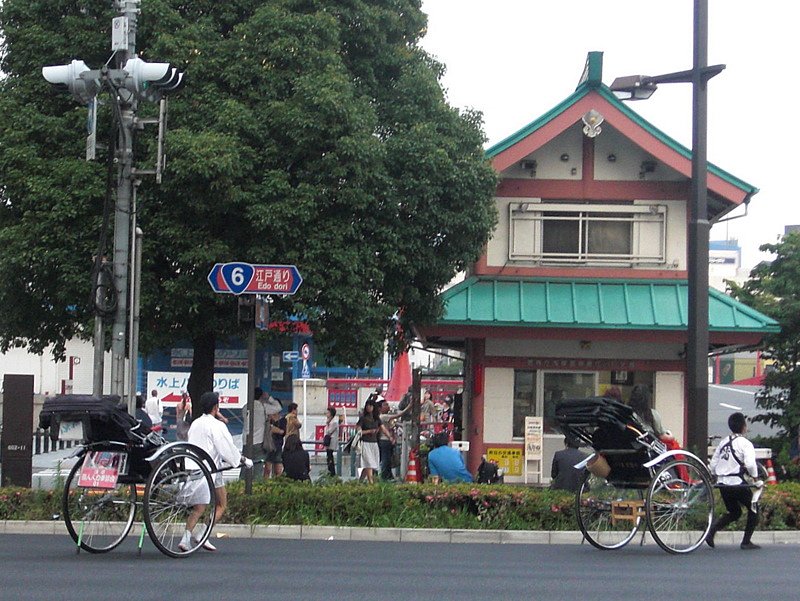 浅草　人力車の風景