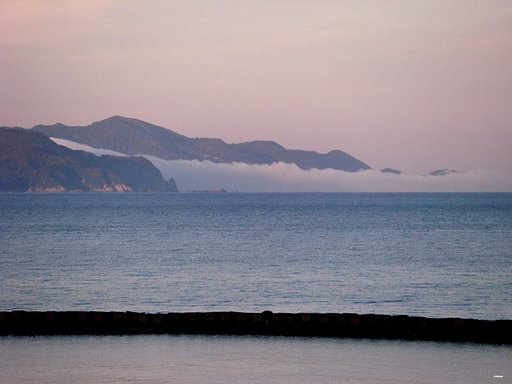 【流】海に流れ込む雲海