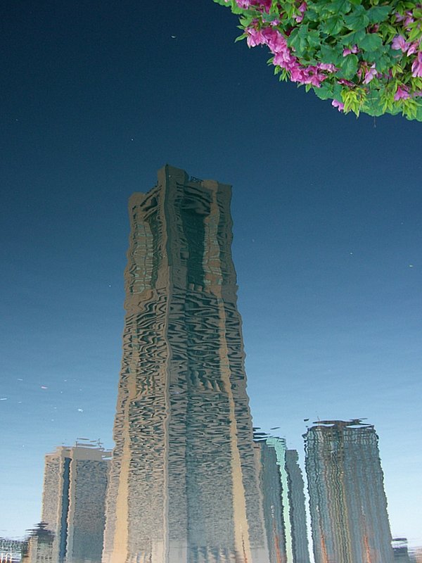 【水】海面に映るランドマークタワー
